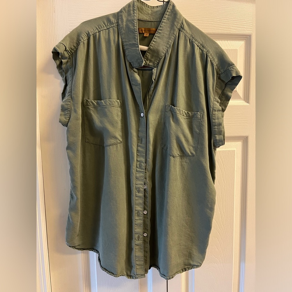 Dolman sleeve woven.
